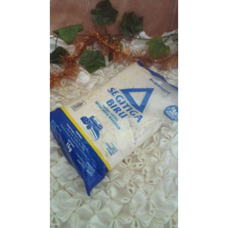 

tepung segitiga biru 1 kg