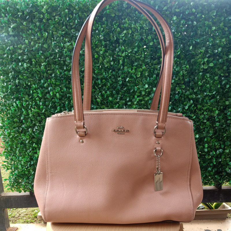 Tas wanita branded merek Coac....,tas original bekas warna salem