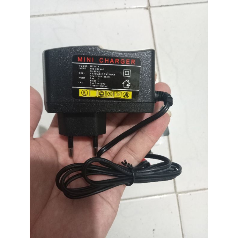 Charger mini aki model 12volt/Cas Aki Motor Baterai bisa untuk tes lampu bohlam dll
