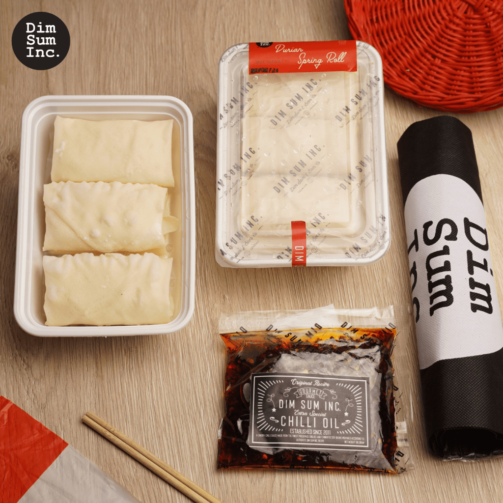 

Paket Promo Merdeka Lumpia Durian / Durian Spring Roll + Chili Oil Sachet + Free Shopping Bag by Dimsum Inc