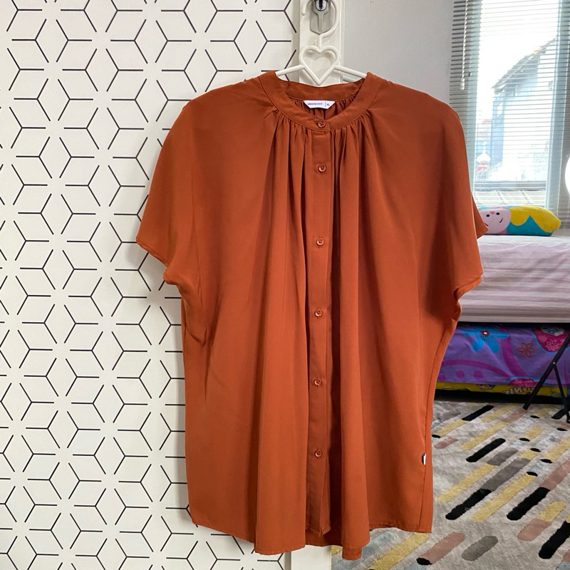 Greenlight Kemeja Casual Kerah Bulat Original Lengan Pendek Poly Shirt Basic Wanita Orange Cinnamon