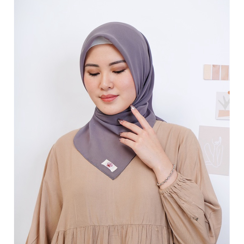 Sylvana Square | Hijab Segiempat | Pollycotton - Warna SMOKE GREY