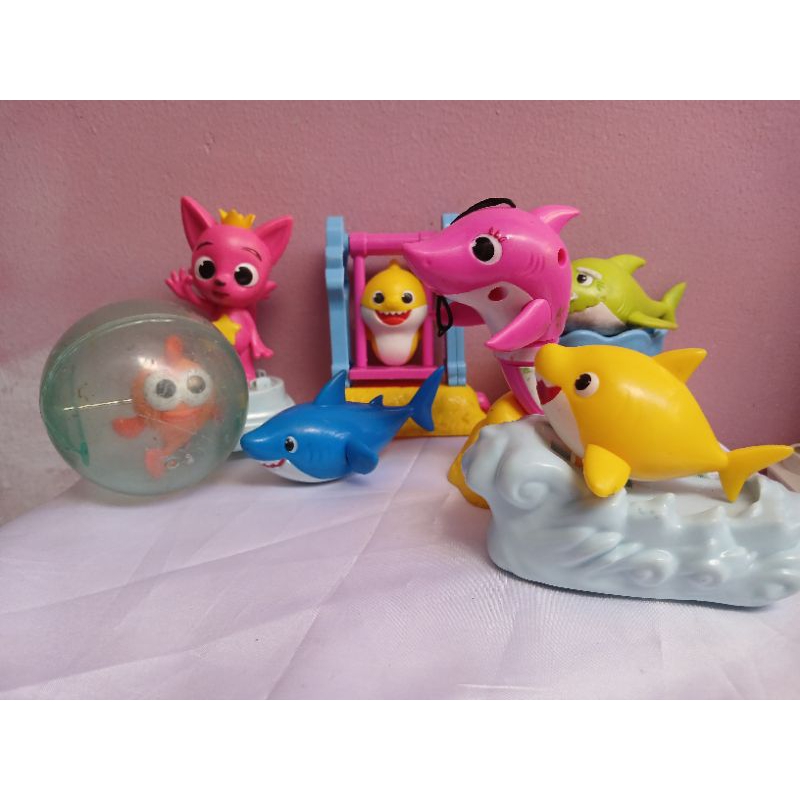 BABY SHARK, DADDY SHARK, GRANDPA SHARK, GRANDMA SHARK, MOMMY SHARK, BABYSHARK CAKE