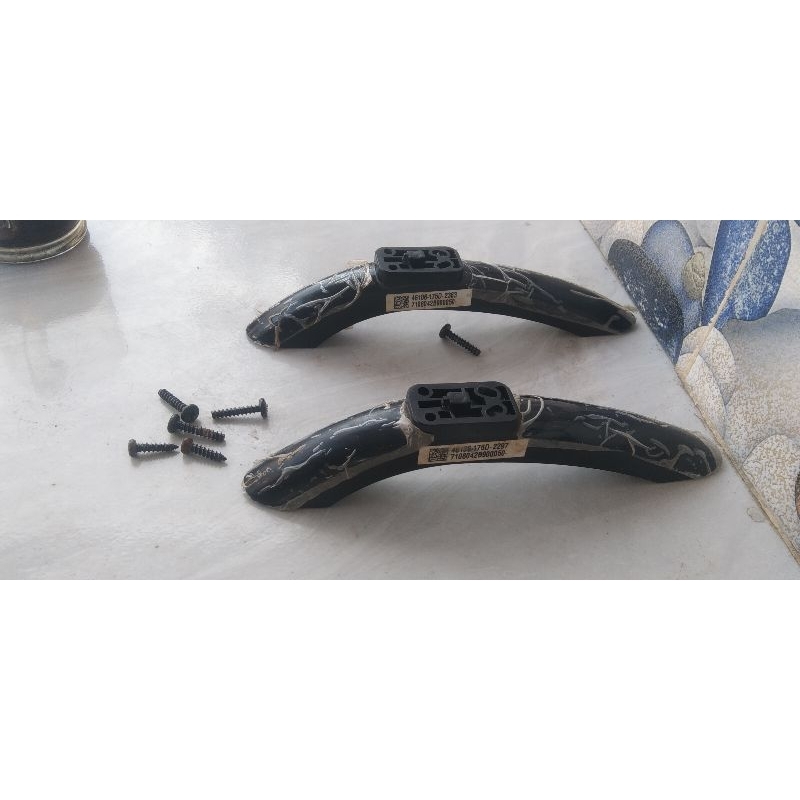 kaki tv led aqua 32 in stand kaki tv led aqua LE32AQT9100T