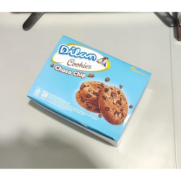 

Dilan Cookies Choco Chip 1 box isi 23 pcs