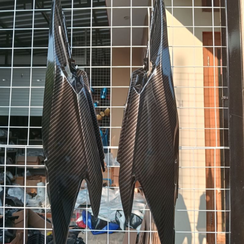 cover body samping Vario techno 125 old kzr carbon celup glossy