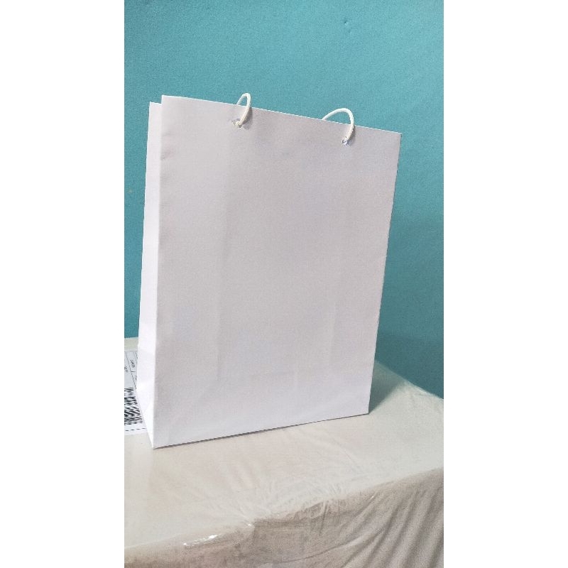 

Paperbag putih size 15x8x20cm
