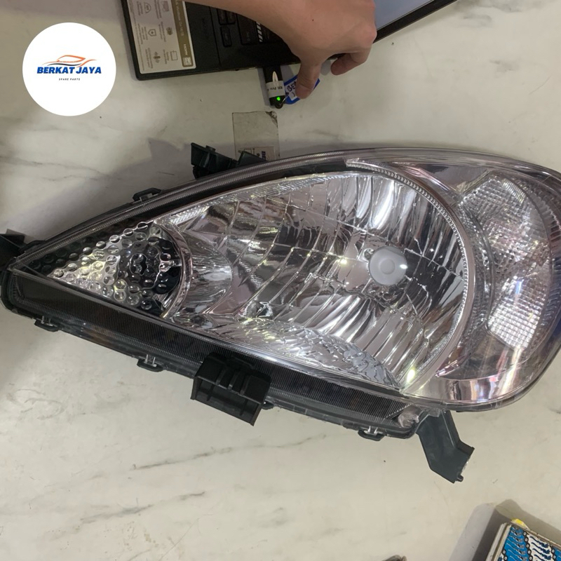 Head Lamp Innova 2005-2008 Kanan/Kiri Per Pcs