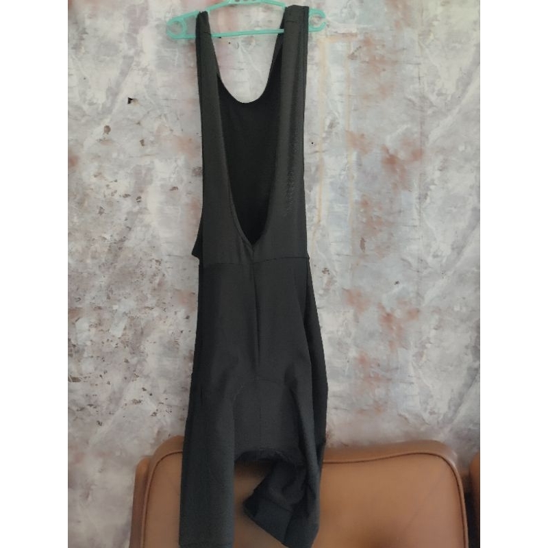 celana sepeda atau bib sepeda