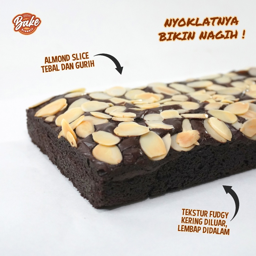 

Brownies Panggang Fudgy toping Almond Slice