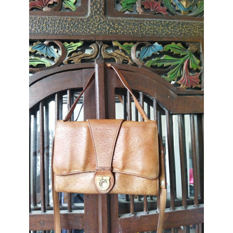 salfator** Ferragamo**Sling bag kulit vintage