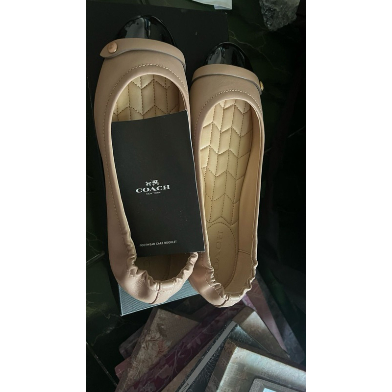 Sepatu flat ori preloved tapi NEW coach booked