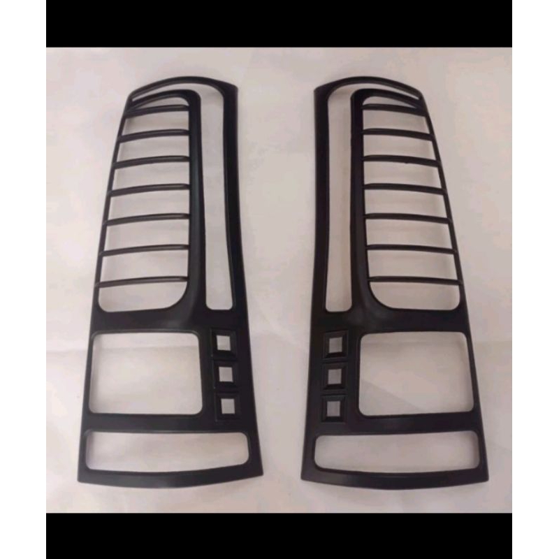 garnish belakang Avanza Xenia 2004-2006 hitam doff
