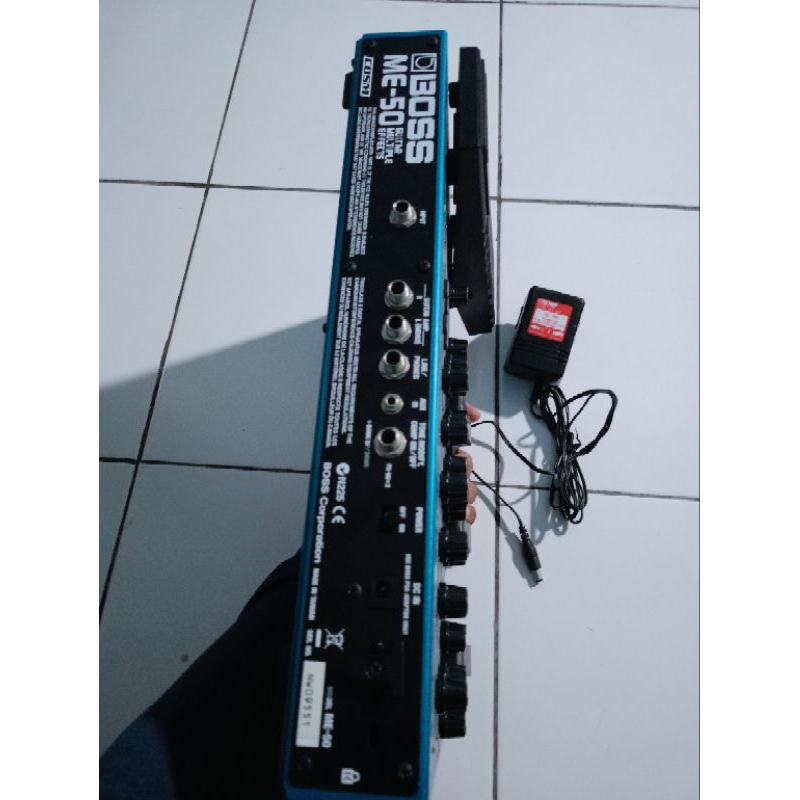 efek gitar Boss me 50