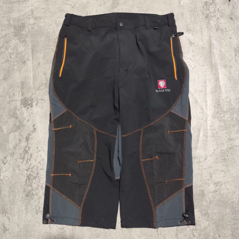 Celana pendek outdoor Blackyak