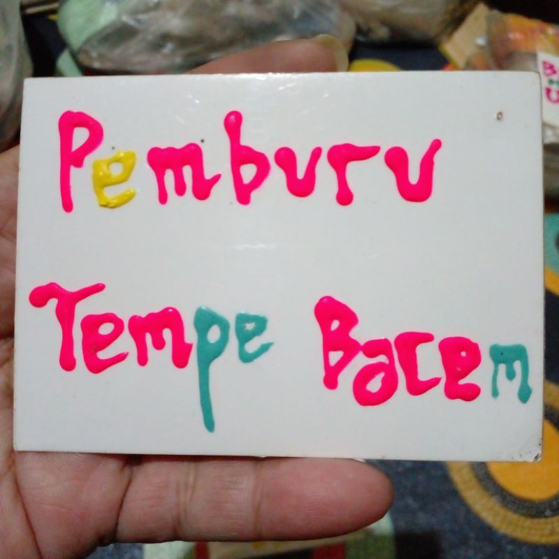 

British Sticker Timbul : Pemburu Tempe Bacem