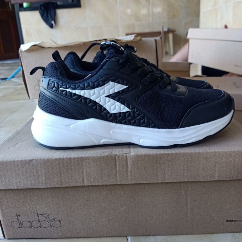 DIADORA HUCIMO BLK SIZE 37