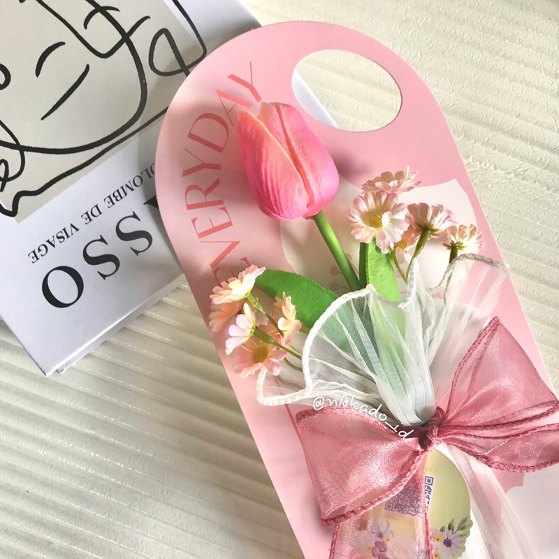Tulip bouquet handle card/ Bucket bunga/ Bucket mini/ Bunga artificial/ Bunga tulip/ Bucket wisuda/ 