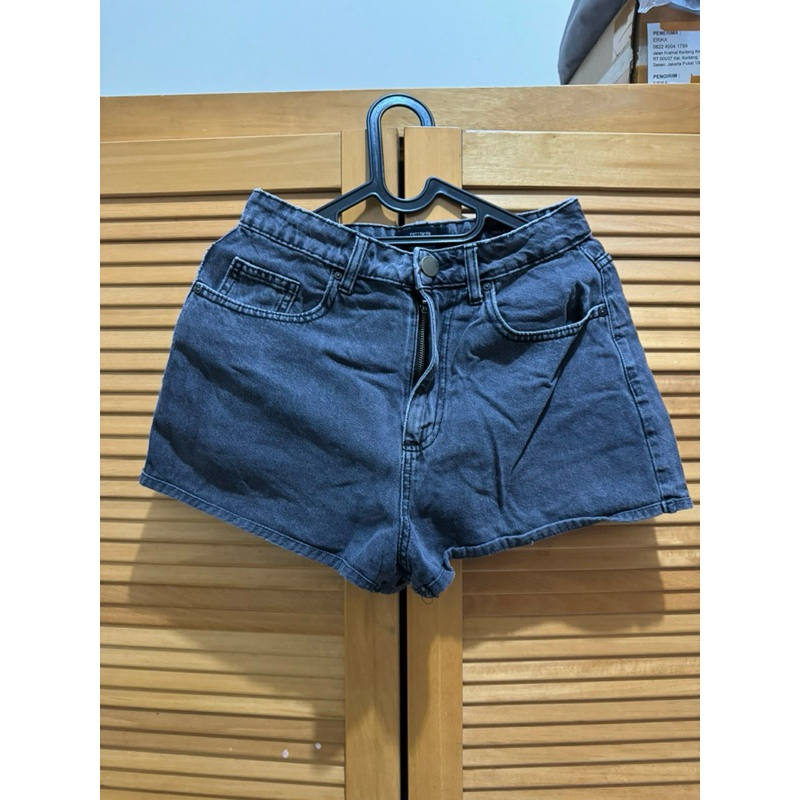 Preloved - Cotton On Black High Rise Flashback Short Pants Jeans / Celana Jeans Hitam Pendek High Ri