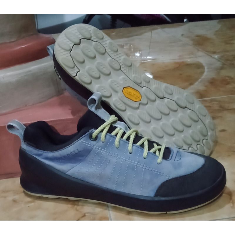 sepatu outdoor Merrell