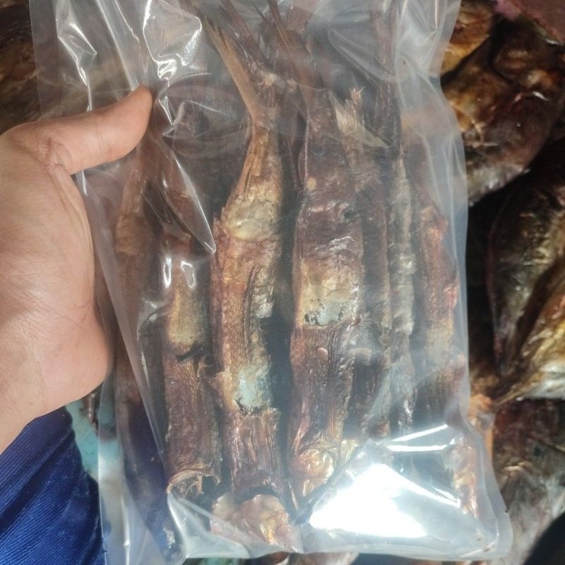 

Ikan Roa asap utuh 1gepe isi 20