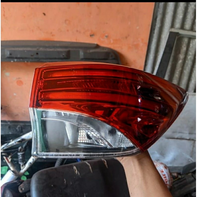 stoplamp lampu belakang  fortuner VRZ bekas original
