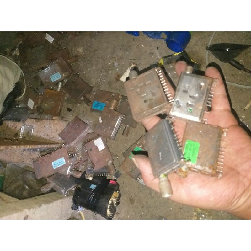 Tuner tv tabung cabutan