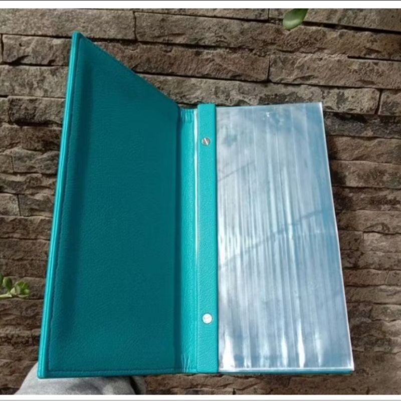 

BUKU MENU UKURAN 16X31 Dibaut -isi pelastik 10 Lembar