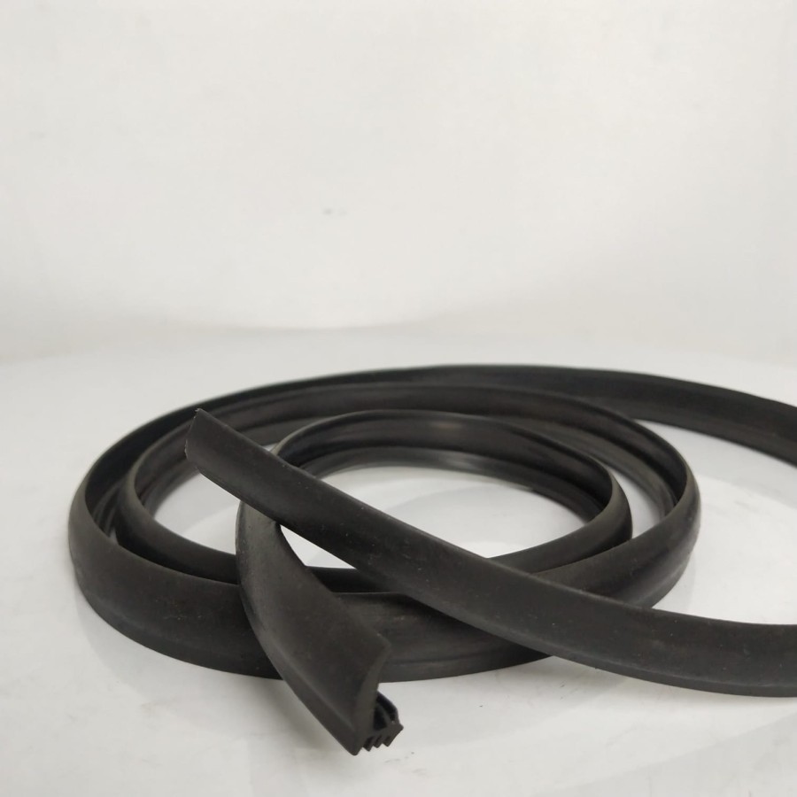 Karet Kaca Depan Bawah Mobil Ford Ranger 2002-2006