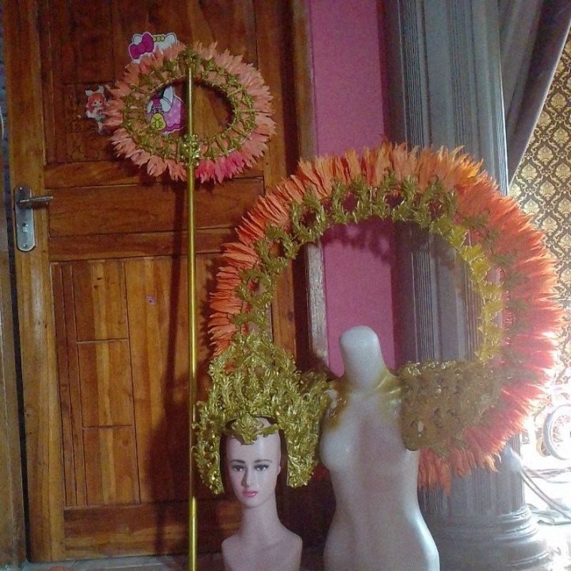 mahkota sayap dan tongkat maskot karnival