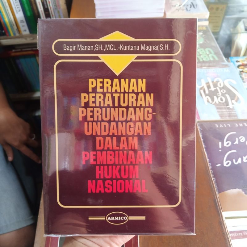 

BUKU PERANAN PERATURAN PERUNDANG UNDANGAN DALAM PEMBINAAN HUKUM NASIONAL