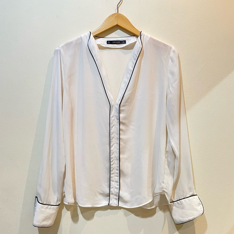 8. Zara blouse putih