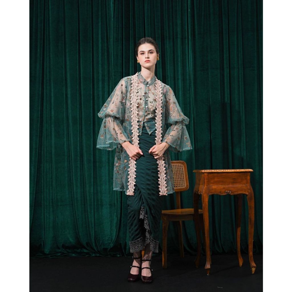 SEWA KEBAYA WISUDA LAMARAN SAMARA Set  by Jaleela (MOHON BACA KETERANGAN TERLEBIH DAHULU)