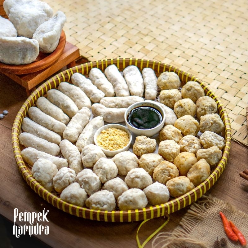 

Pempek Narudra Pempek Palembang Asli dengan Cuka otentik Paket 18 Pempek Kecil + 3 Kapal Selam