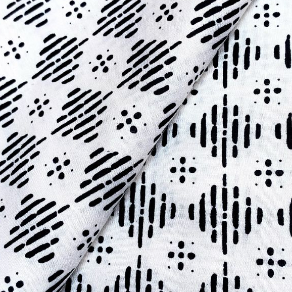 Kain Batik Print Halus Warna Hitam Putih Motif Garis dan Titik