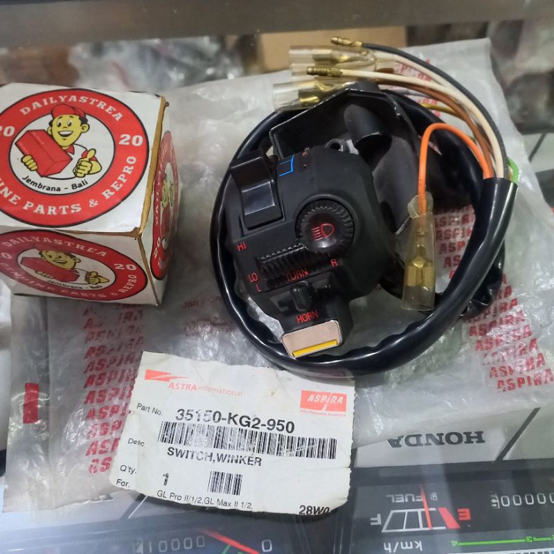 SWITCH WINKER SAKLAR SAKELAR HOLDER LAMPU KIRI HONDA GL MAX PRO NEOTECH 1997 ORIGINAL ORI 35150-KG2-