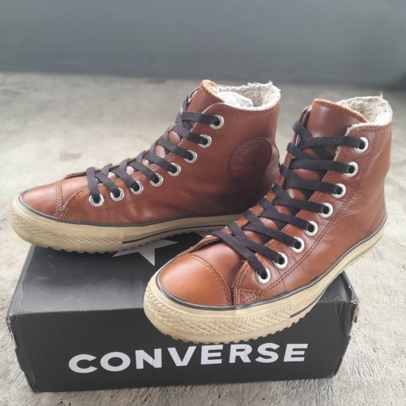 converse hikers pinecone