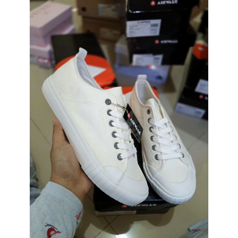 44 sports station clearance sale airwalk tristan white