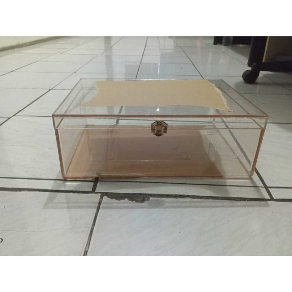 

Kotak hampers acrylic PxLxT 44x36x12cm