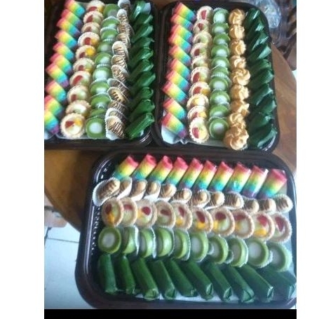 

kue tampah jajanan tradisional minimal 3tampah (harga tertera untuk 3 tampah)