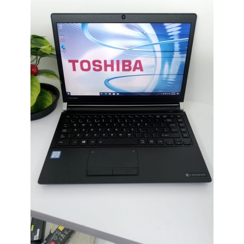 Toshiba dynabook R73 i5 gen 6 //ram 8gb //SSD 256gb