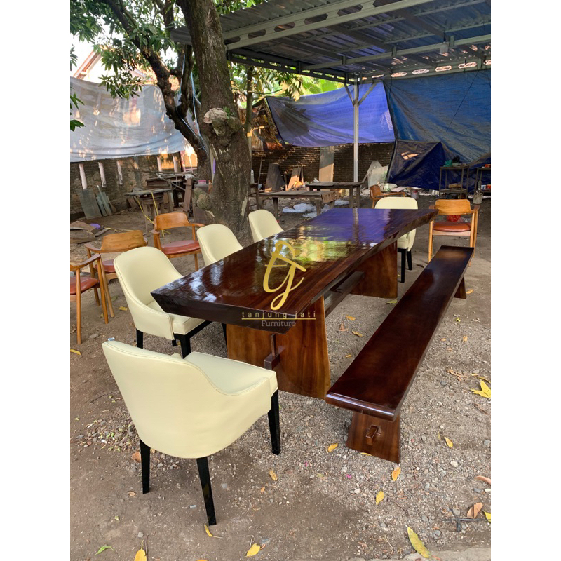 SET MEJA MAKAN KAYU TREMBESI