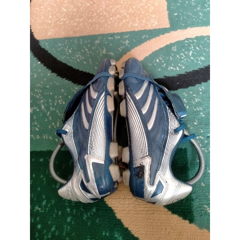 SEPATU BOLA ADIDAS NO 42 SECOND BEKAS ORIGINAL