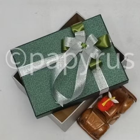 

PAPYRUS Kombinasi 15x20 Tinggi 5cm Kotak Kado Gift Box Hadiah V2