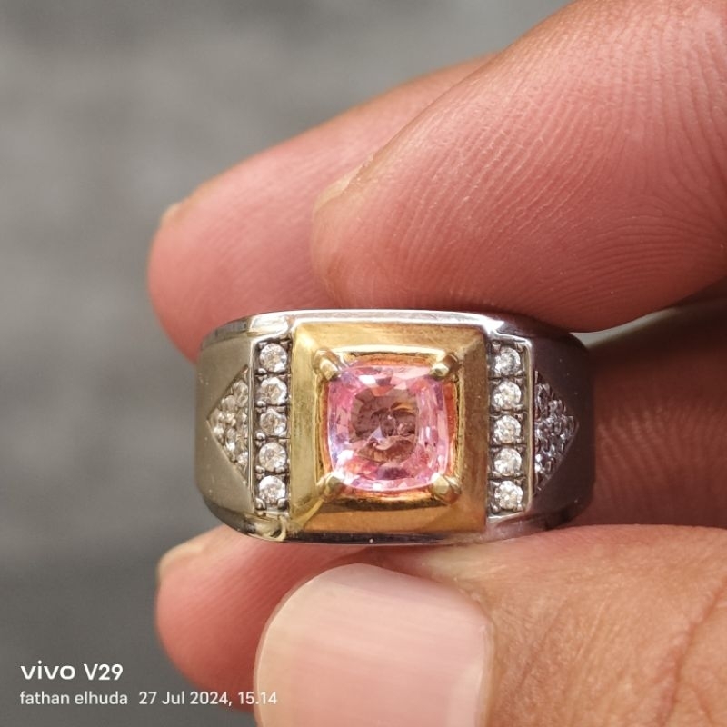 natural pink sapphire,, no head,, memo MRI