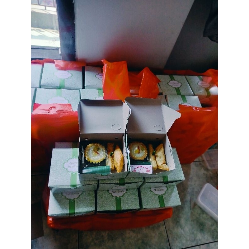 

PROMO SNACK BOX ISI EMPAT