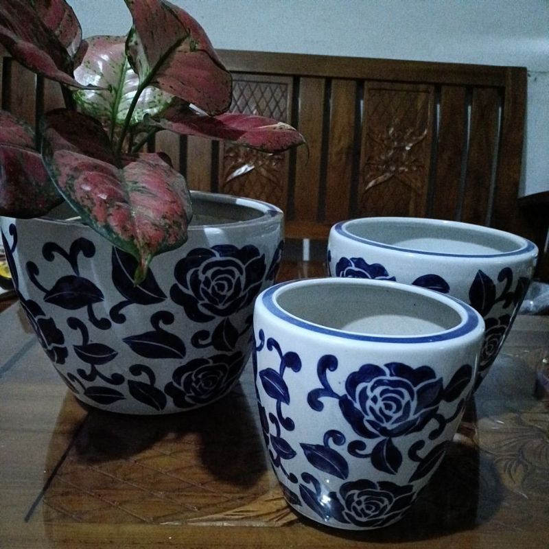 POT KERAMIK BUNGA MAWAR BIRU PUTIH TEBAL ELEGAN