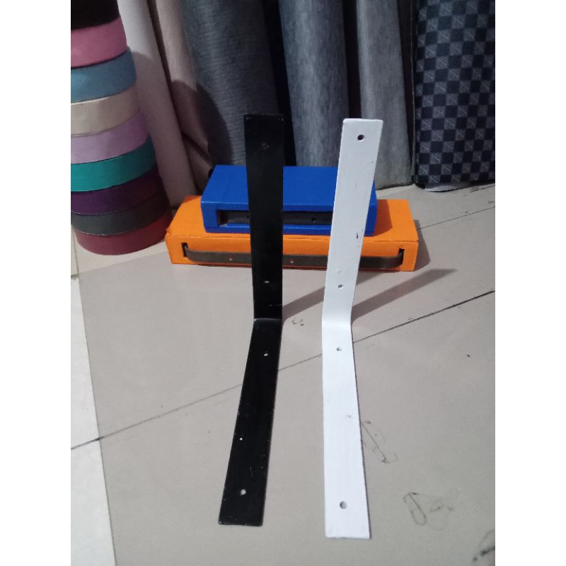 BESI SIKU/RAK DINDING/TEMPEL/BESI SIKU 20cmX20cm/LEBAR PLAT 3cm/TEBAL PLAT2.5mm/FREE FISHER+SEKRUP