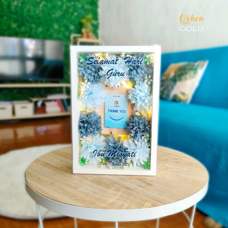 

10 - Box Mika Emas Batang Bunga Artificial Untuk Ibu, Guru, Perpisahan dll
