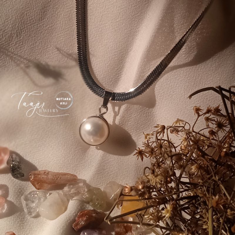 Kalung Titanium Liontin Mutiara Asli